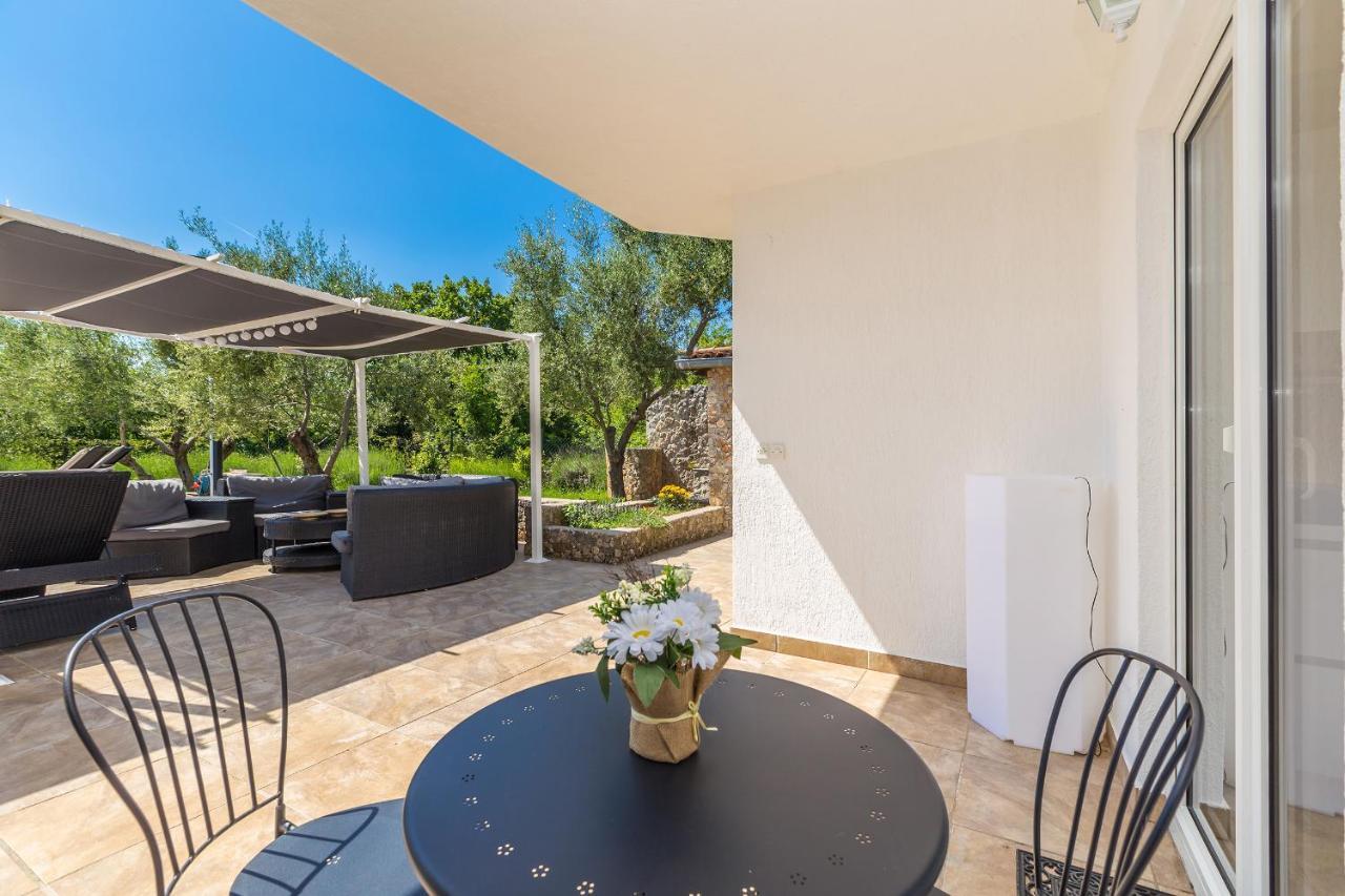 Holiday Home Olive Garden Brzac Extérieur photo